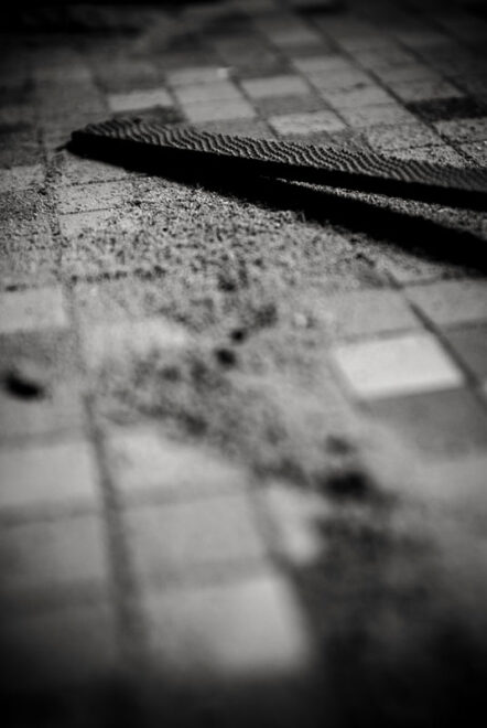 Réduire à de la poussière…