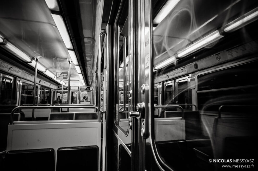 Le dernier métro vide des absents