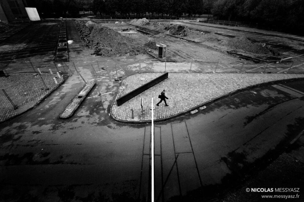 La porte aux marionnettes (Alone)