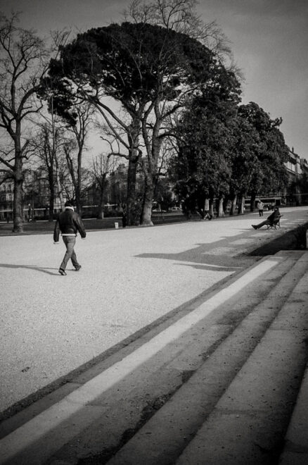 Je regarde, tu passes, il voit…