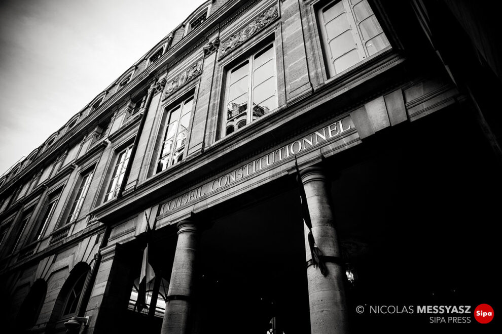 Constitutionnellement