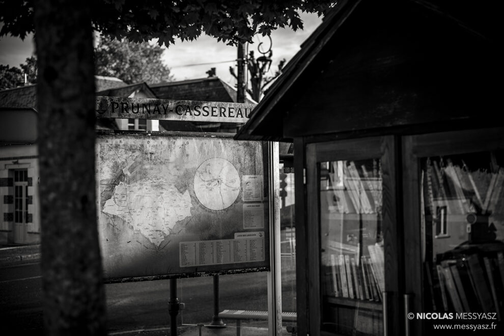 Une baguette, deux croissants et un livre
