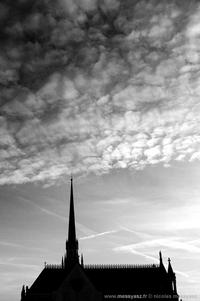 Piquer une aiguille dans les nuages 