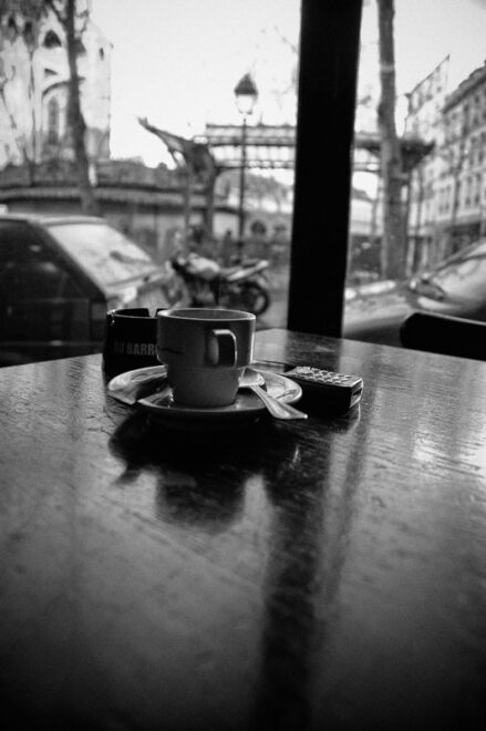 Aux Abbesses je me blesse et me lasse