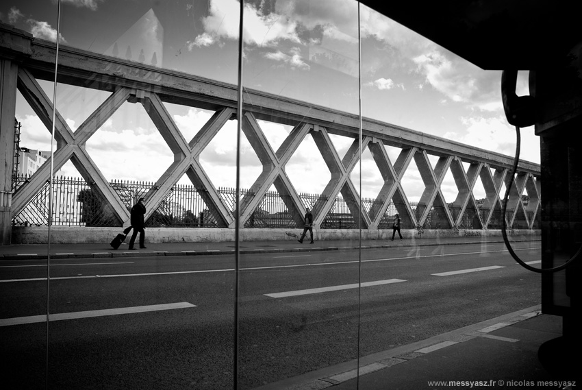 Les yeux du pont (La Règle des Trois)