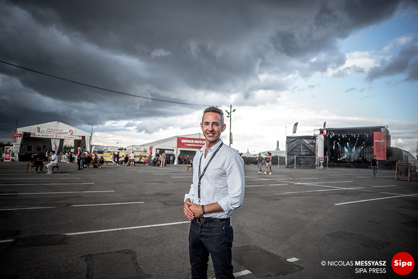 Sous l'orage, l'Humanité